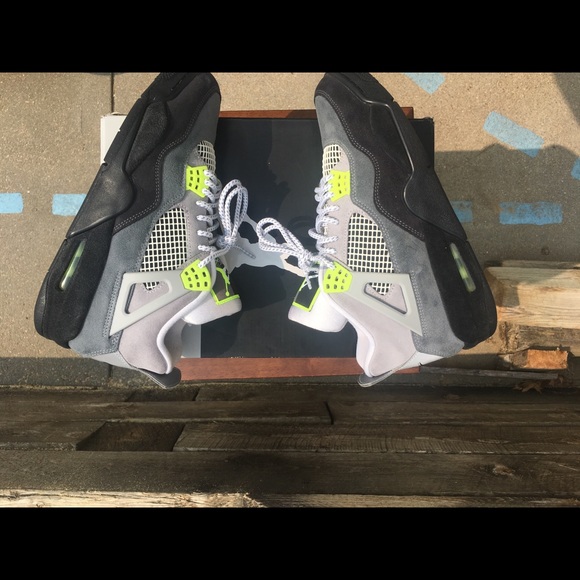 Jordan 4 SE size 10 - Picture 5 of 6